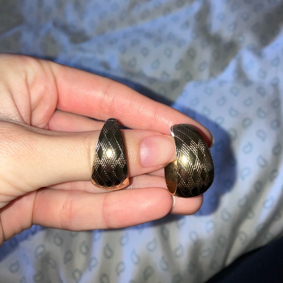 Gold hoop earrings - Picture 2 of 3